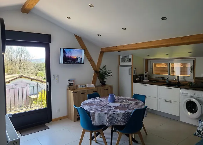 - - - - -les Colombages - - - - D'hôtes-gîte- Classement 3 étoiles Mirepoix (Ariege)